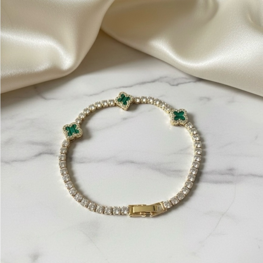 Elegant Green and Gold Women's Bracelet